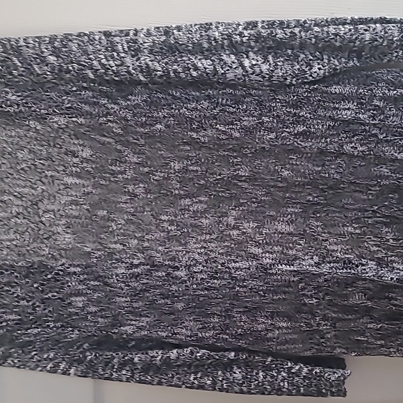 TWO-one-Two-New York sweater - Picture 7 of 7